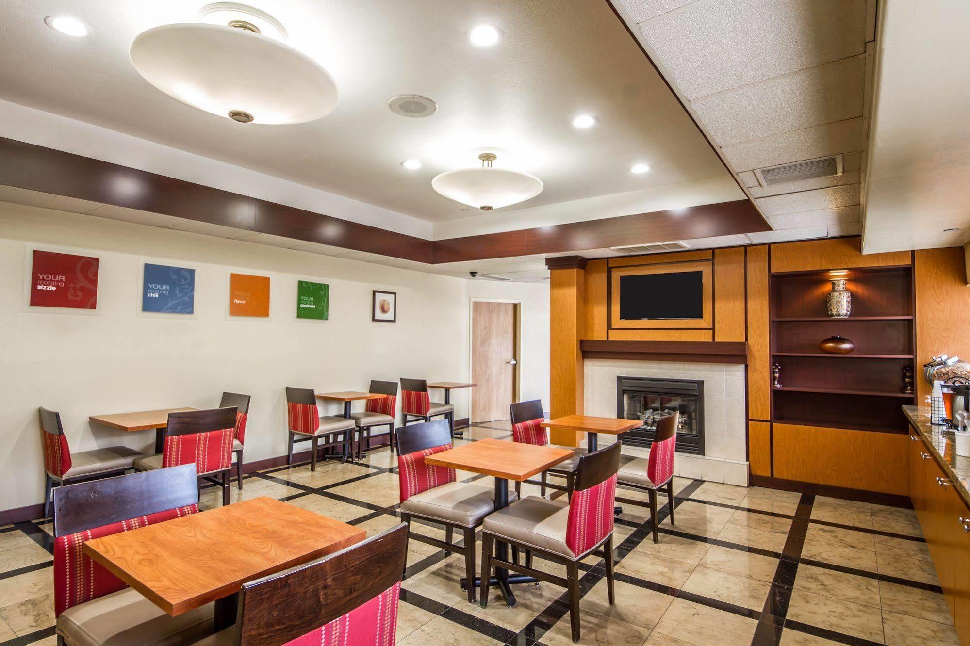 Comfort Inn & Suites Oakland Airport Buitenkant foto