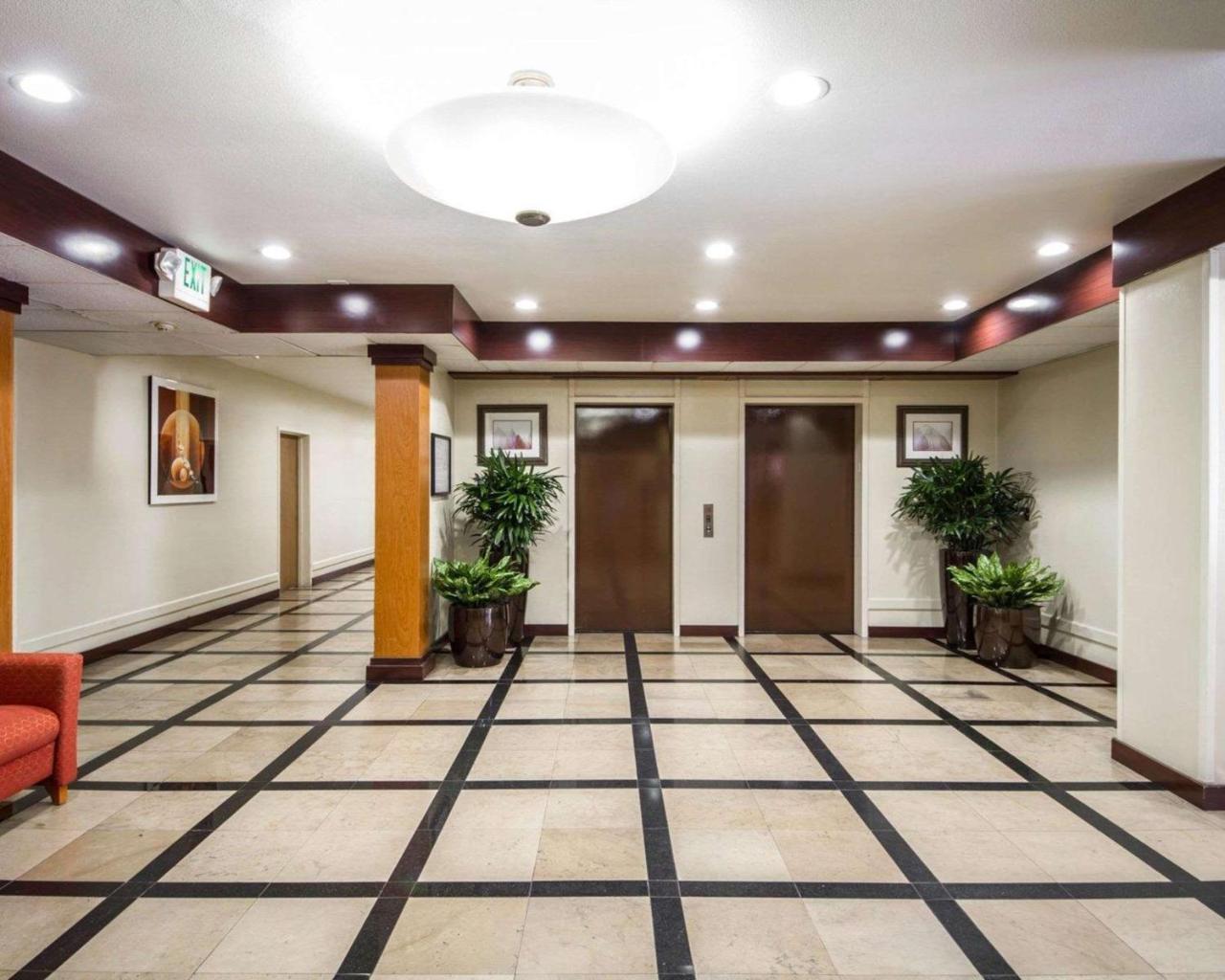 Comfort Inn & Suites Oakland Airport Buitenkant foto