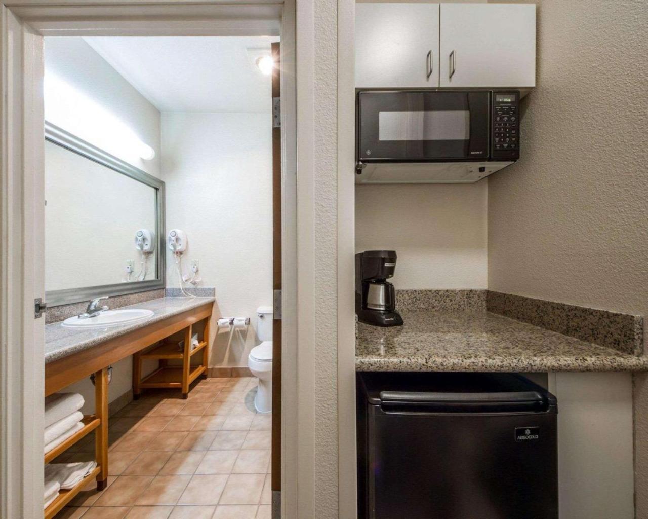Comfort Inn & Suites Oakland Airport Buitenkant foto