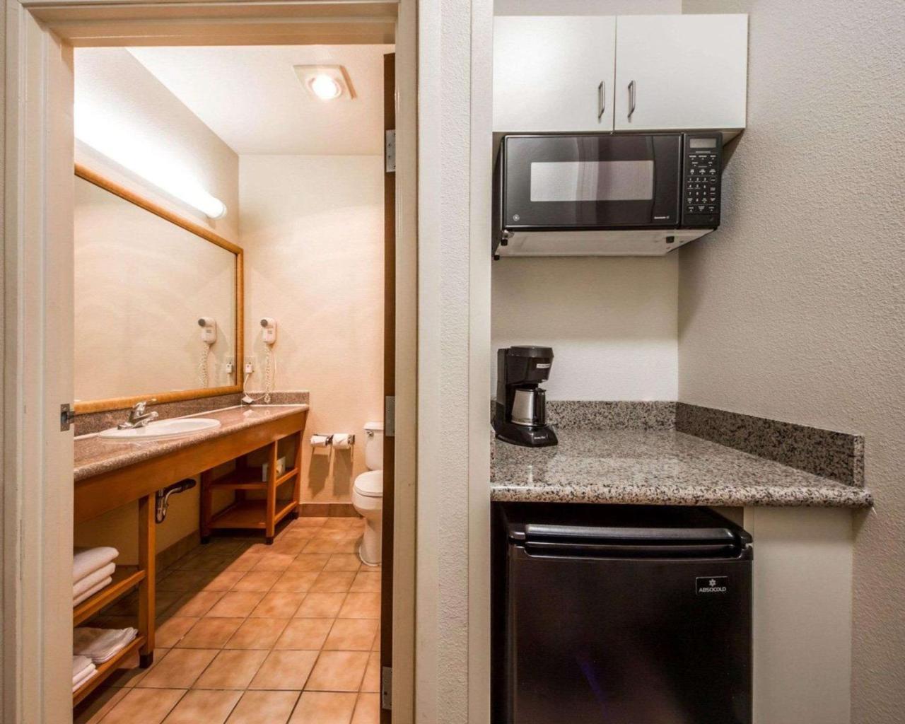 Comfort Inn & Suites Oakland Airport Buitenkant foto